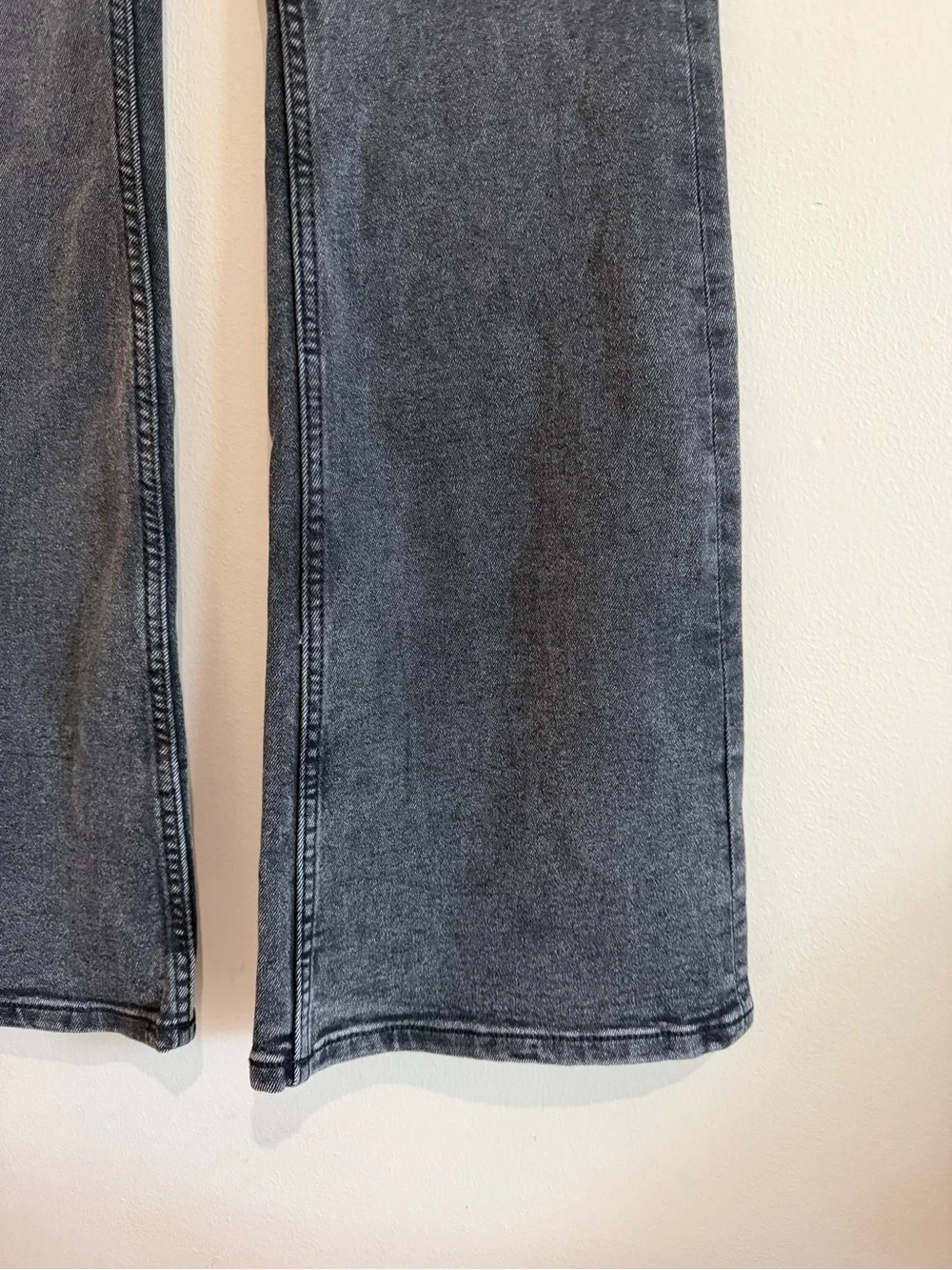 NWT H&M Flare Leg Low Rise Washed Black Grey Patch Pocket Jeans Size 6